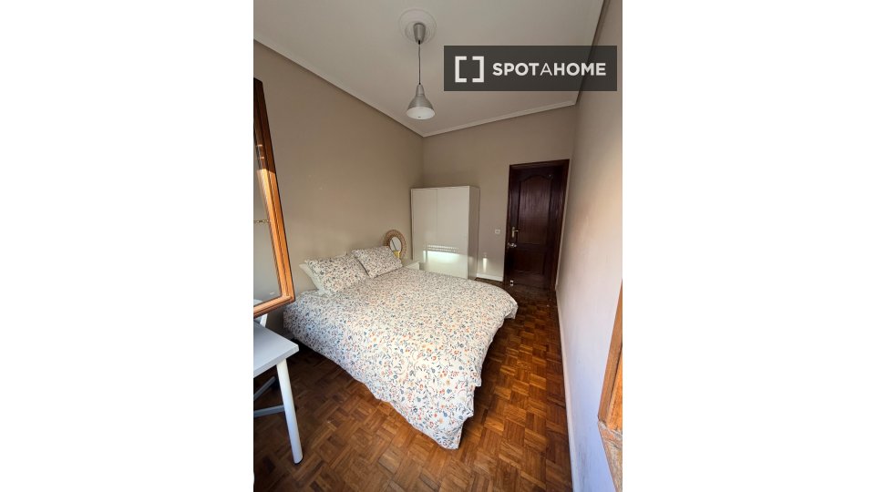 Double room Bilbao, 4 beds, 85m² — photo 12