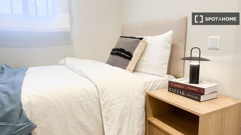 Double room Madrid, 5 beds, 100m² — photo 19