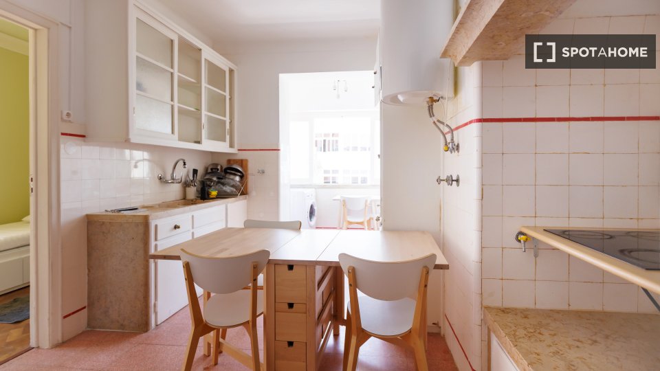 Double room Lisbon, 6 beds — photo 14