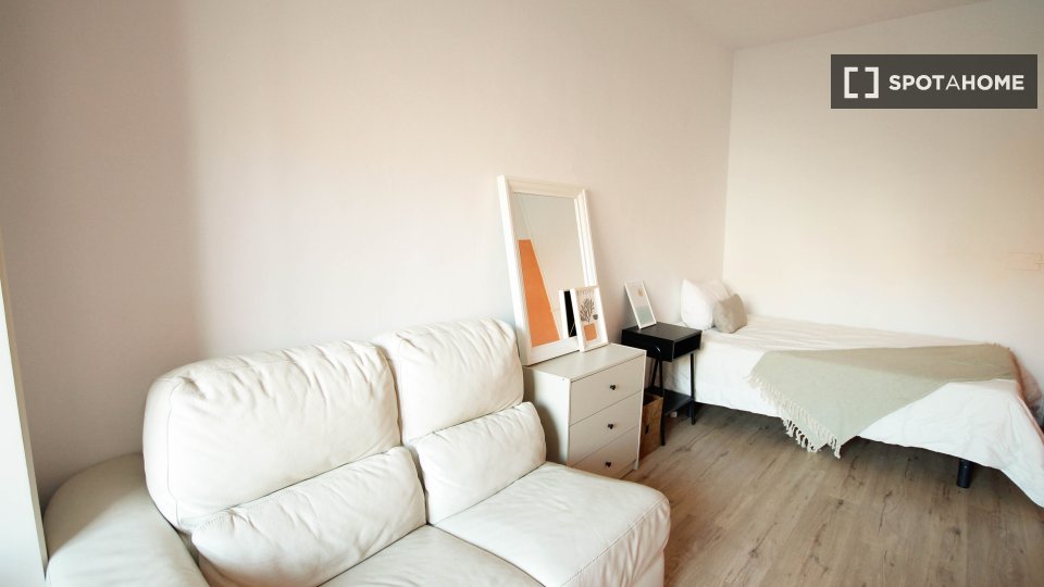 Double room Barcelona, 6 beds — photo 14
