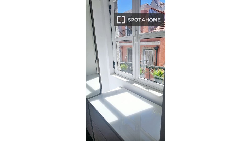 Double room Lisbon, 4 beds, 80m² — photo 21