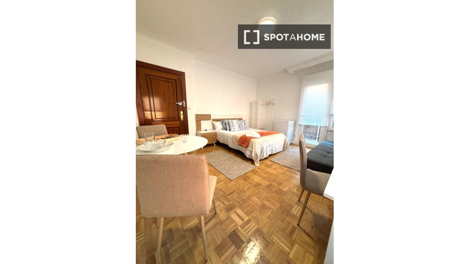 Double room Madrid, 8 beds, 170m² — photo 12