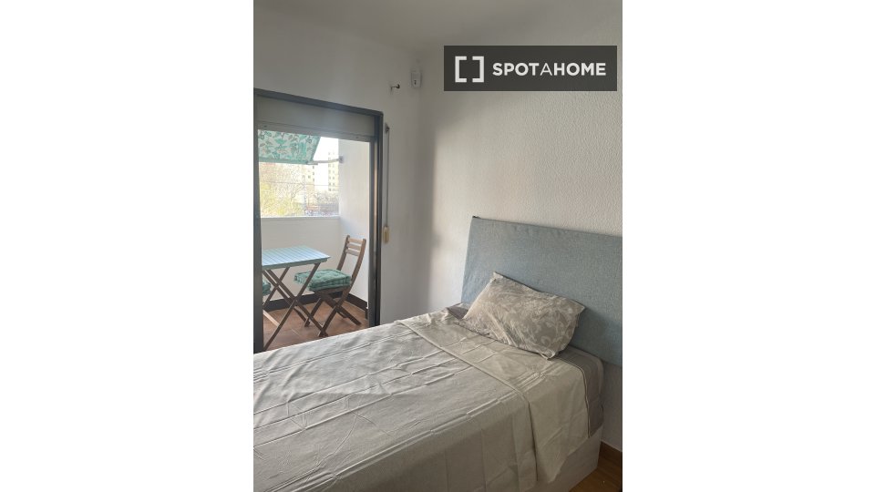 Habitación en piso compartido en Alcalá de Henares.