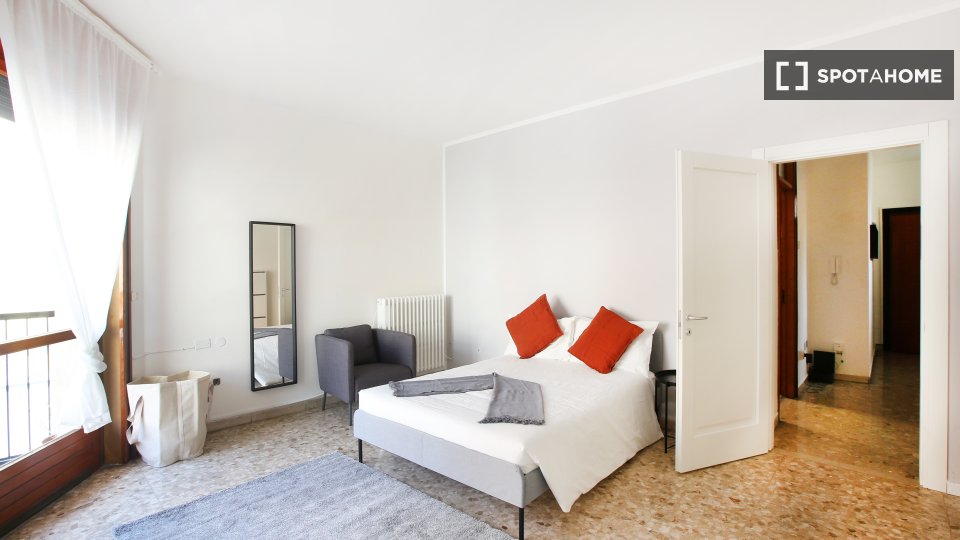 Double room Milan, 3 beds, 80m² — photo 4