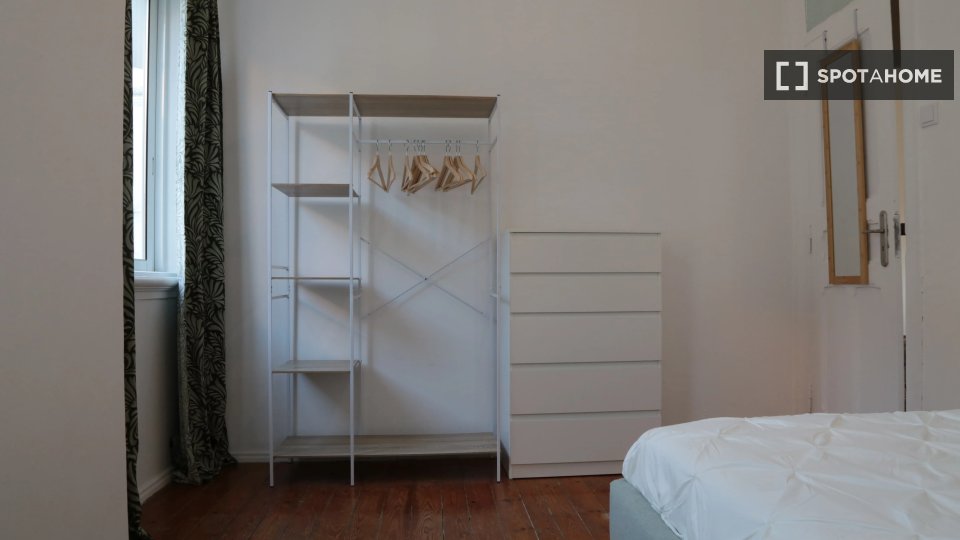 Double room Lisbon, 4 beds — photo 11