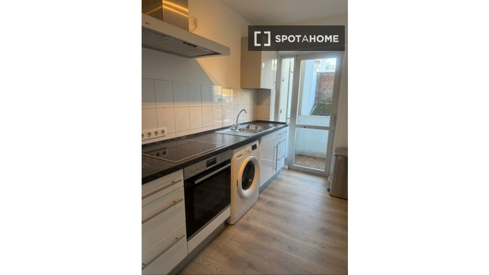 Double room Dusseldorf, 4 beds, 100m² — photo 12