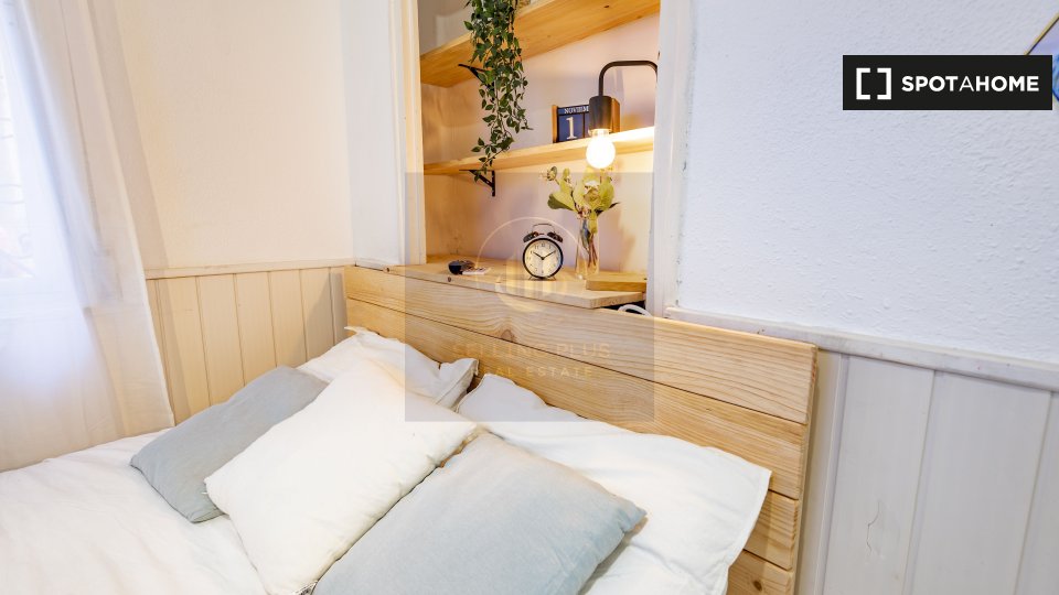 Double room Madrid, 5 beds, 120m² — photo 3