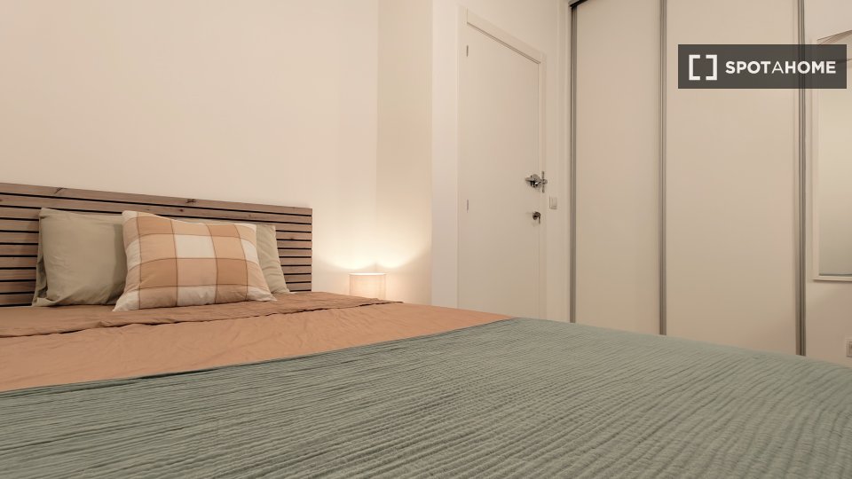 Double room Madrid, 2 beds — photo 9