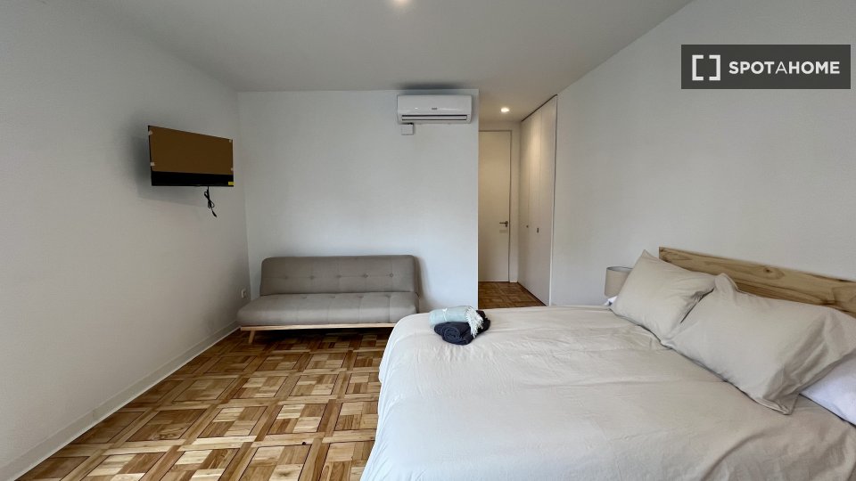 Double room Madrid, 6 beds, 200m² — photo 7