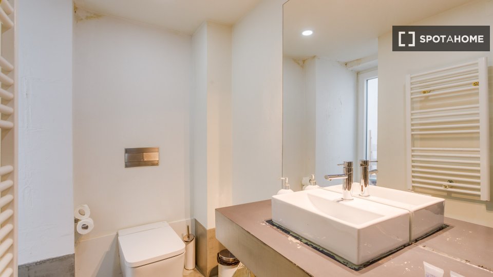 Apartment Lisbon, 2 beds — photo 33
