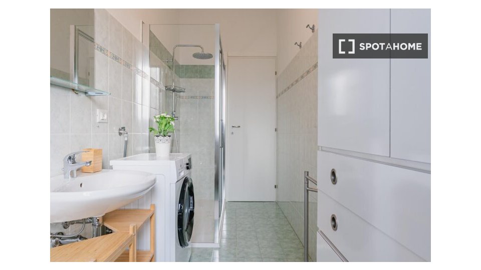 Double room Milan, 2 beds — photo 8