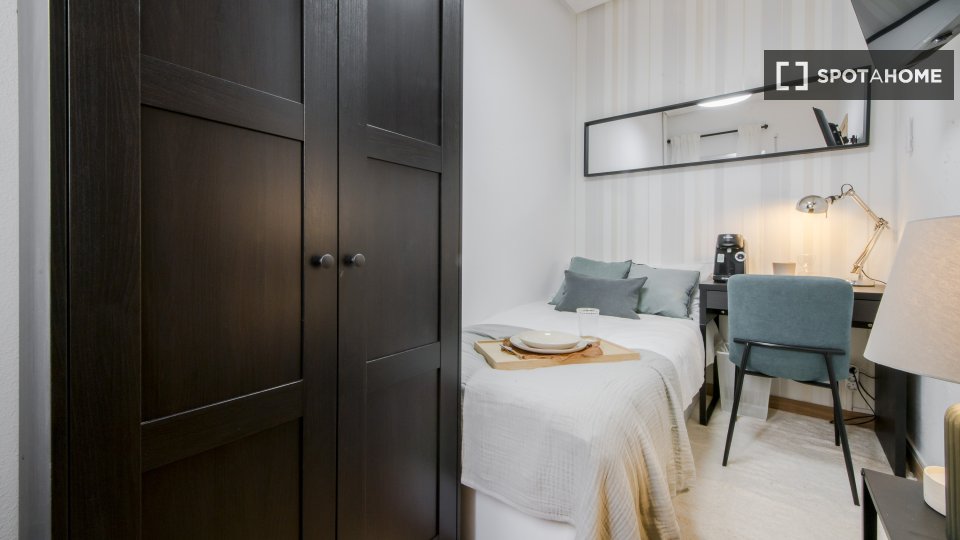 Double room Madrid, 6 beds — photo 13