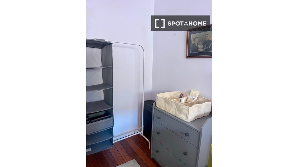Double room Lisbon, 3 beds, 100m² — photo 10