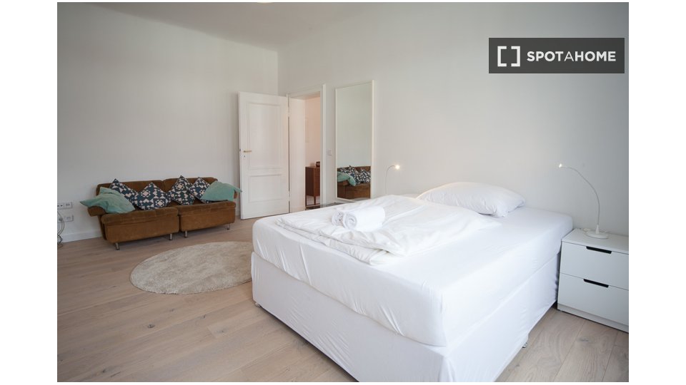 Apartment Berlin, 1 bed, 65m² — photo 1