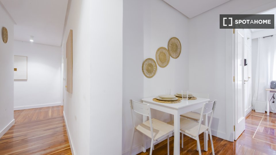 Double room Madrid, 6 beds, 117m² — photo 4