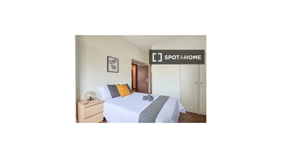 Double room Lisbon, 6 beds — photo 13