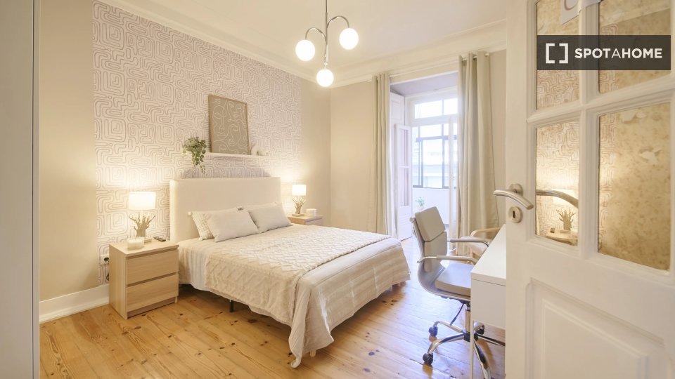 Double room Lisbon, 5 beds — photo 11