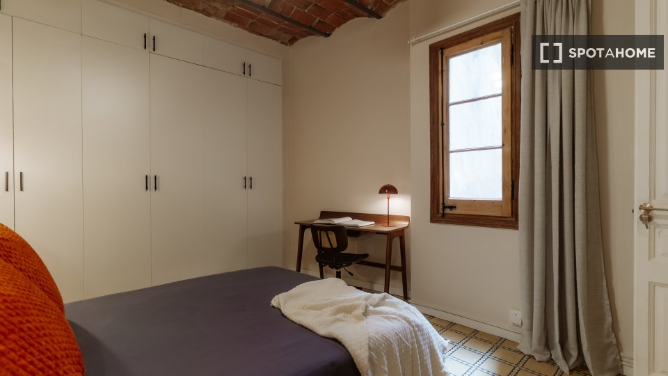 Double room Barcelona, 3 beds, 90m² — photo 12