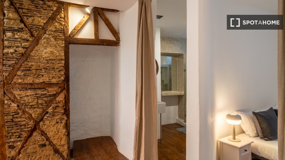 Apartment Lisbon, 2 beds, 84m² — photo 16
