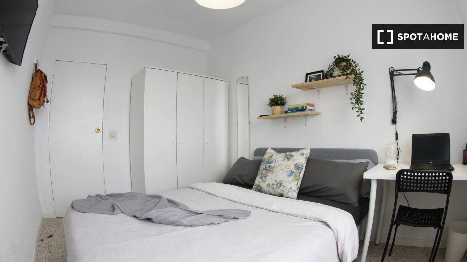 Double room Madrid, 5 beds, 100m² — photo 3