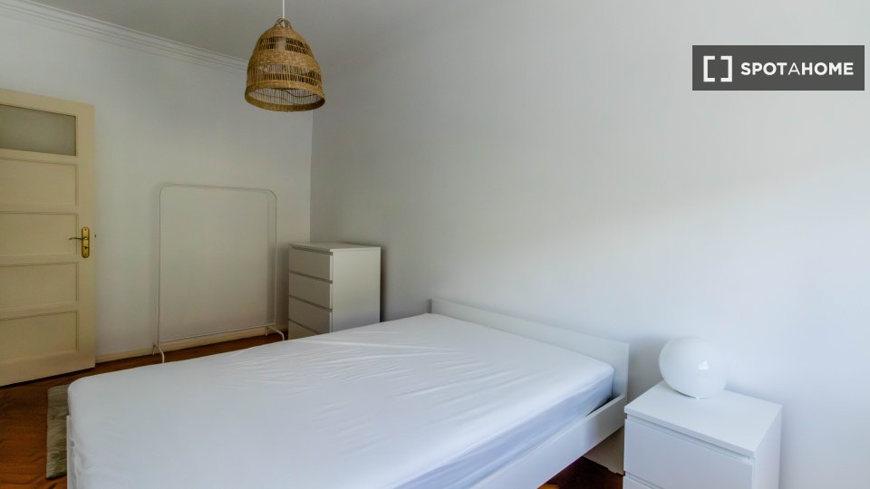 Double room Lisbon, 3 beds, 90m² — photo 28