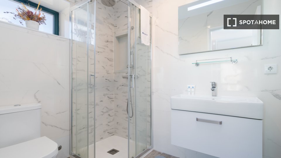 Apartment Porto, 4 beds, 120m² — photo 16