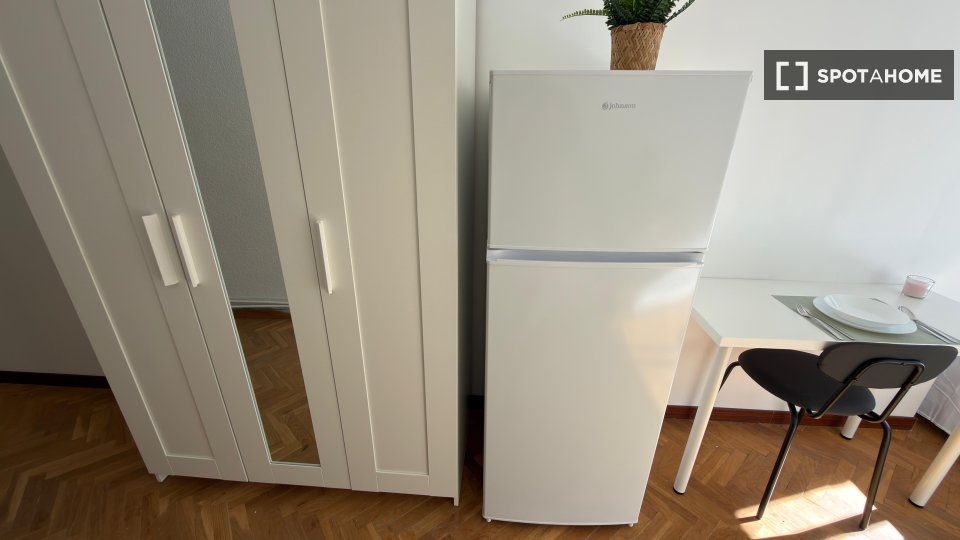 Double room Madrid, 5 beds, 100m² — photo 11