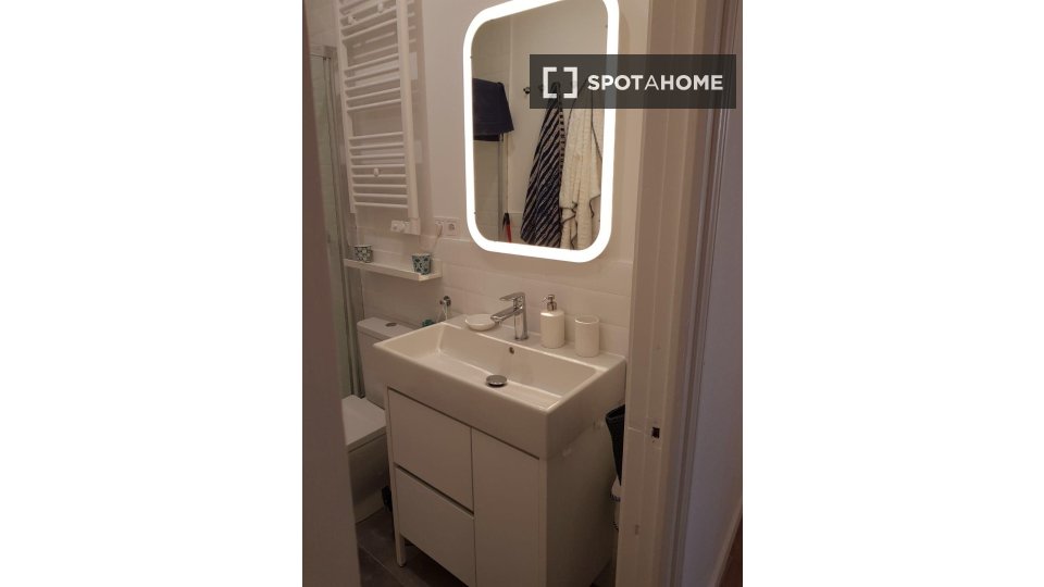 Double room Madrid, 3 beds — photo 14