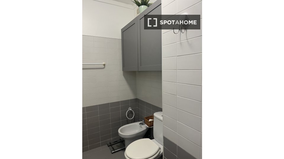 Double room Lisbon, 3 beds, 95m² — photo 4
