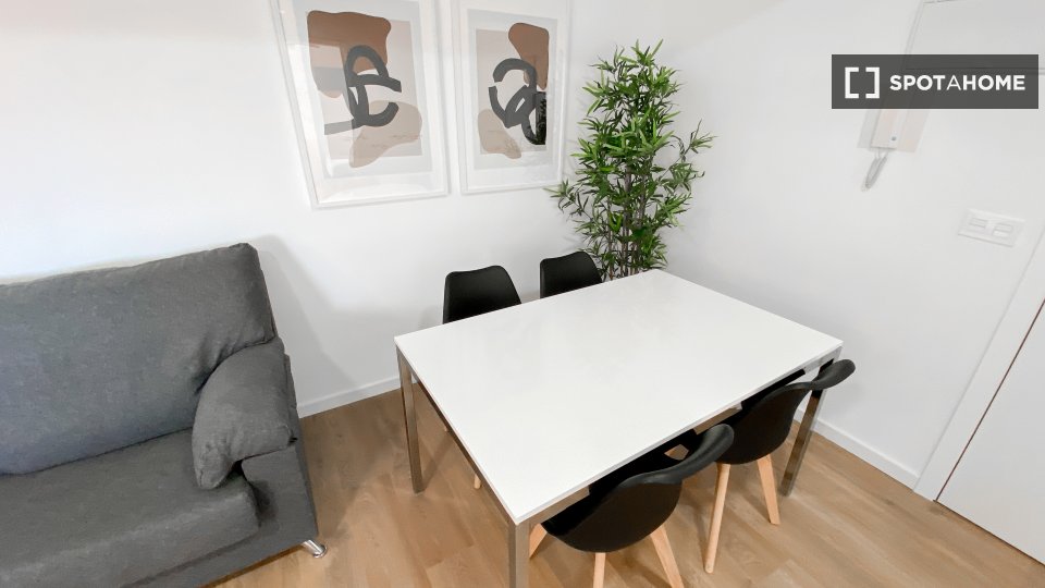 Double room Valencia, 5 beds, 110m² — photo 15