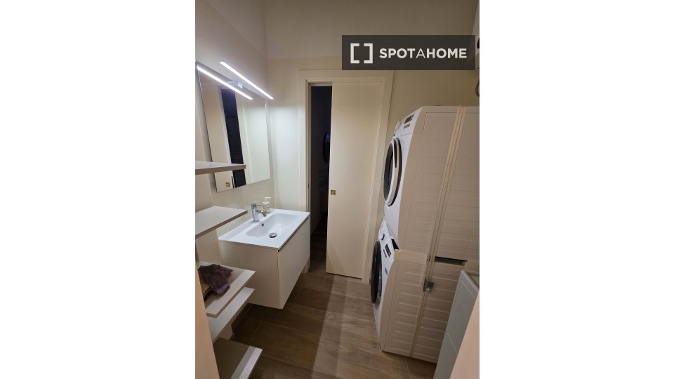Double room Rome, 4 beds, 102m² — photo 16