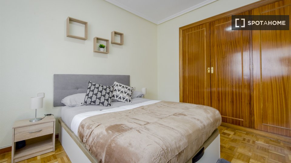 Double room Madrid, 6 beds, 150m² — photo 12