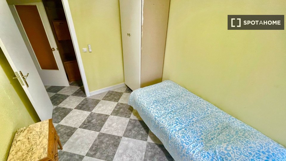 Double room Madrid, 6 beds — photo 1