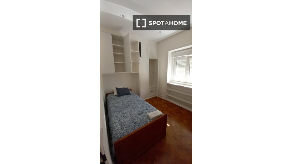 Double room Lisbon, 5 beds, 130m² — photo 9