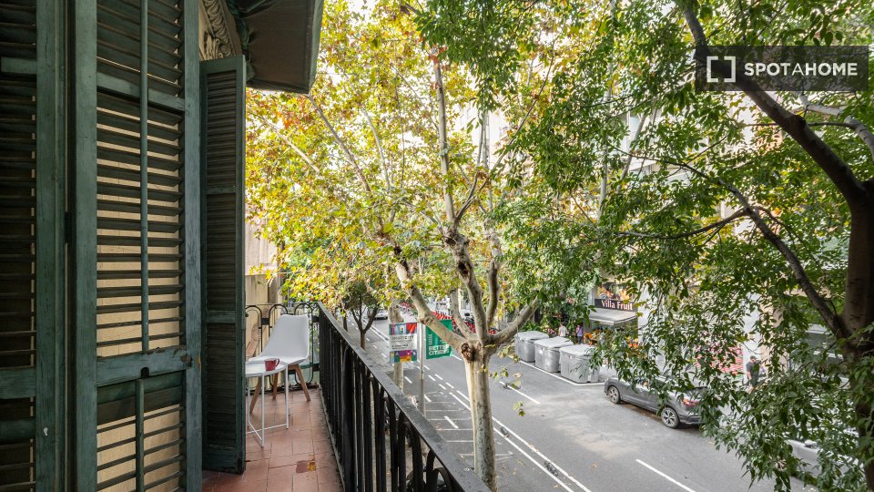 Double room Barcelona, 7 beds, 121m² — photo 3