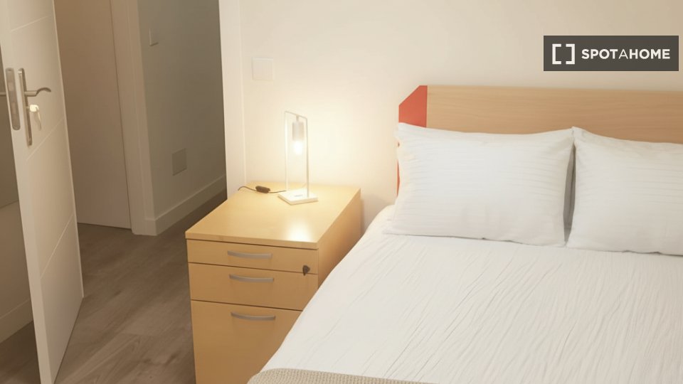 Se alquila habitación en piso compartido en Madrid