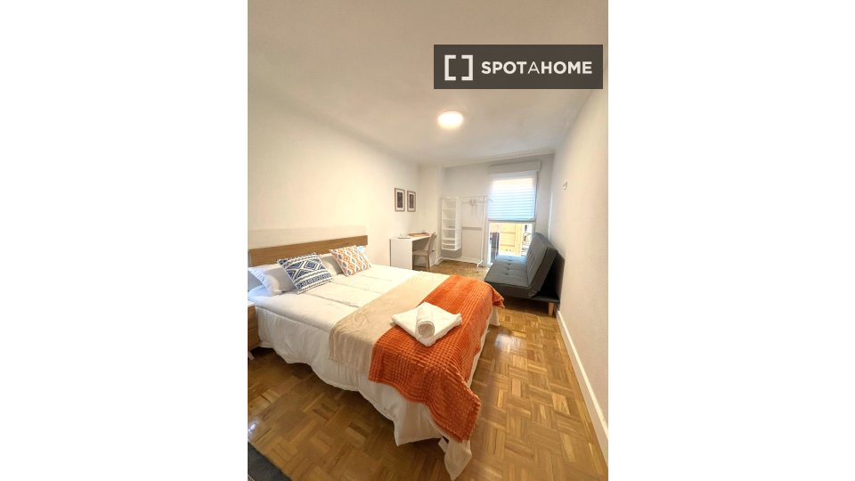 Double room Madrid, 8 beds, 170m² — photo 1
