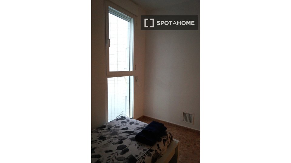 Double room Valencia, 3 beds — photo 2