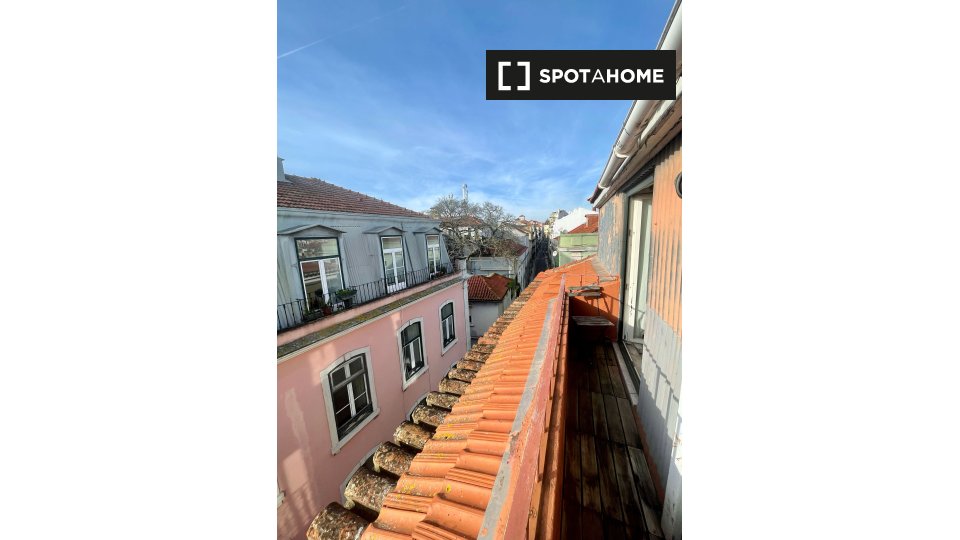 Apartment Lisbon, 2 beds, 75m² — photo 2