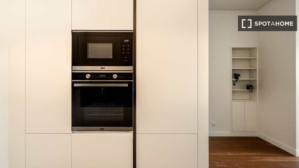 Apartment Lisbon, 2 beds, 82m² — photo 14