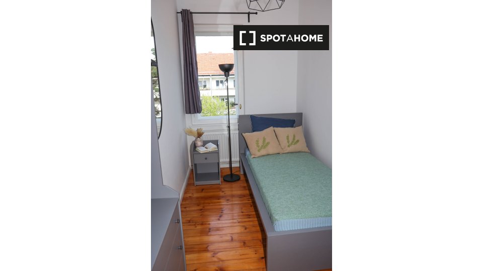 Double room Berlin, 3 beds, 61m² — photo 6