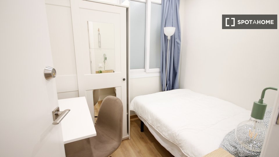 Double room Barcelona, 6 beds — photo 19