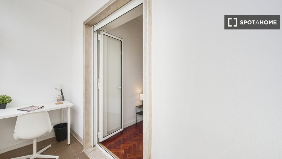 Double room Lisbon, 7 beds — photo 18