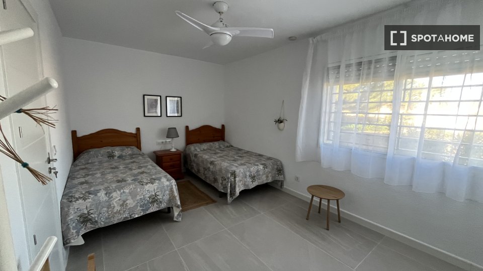 Double room Cartagena, 3 beds, 90m² — photo 1