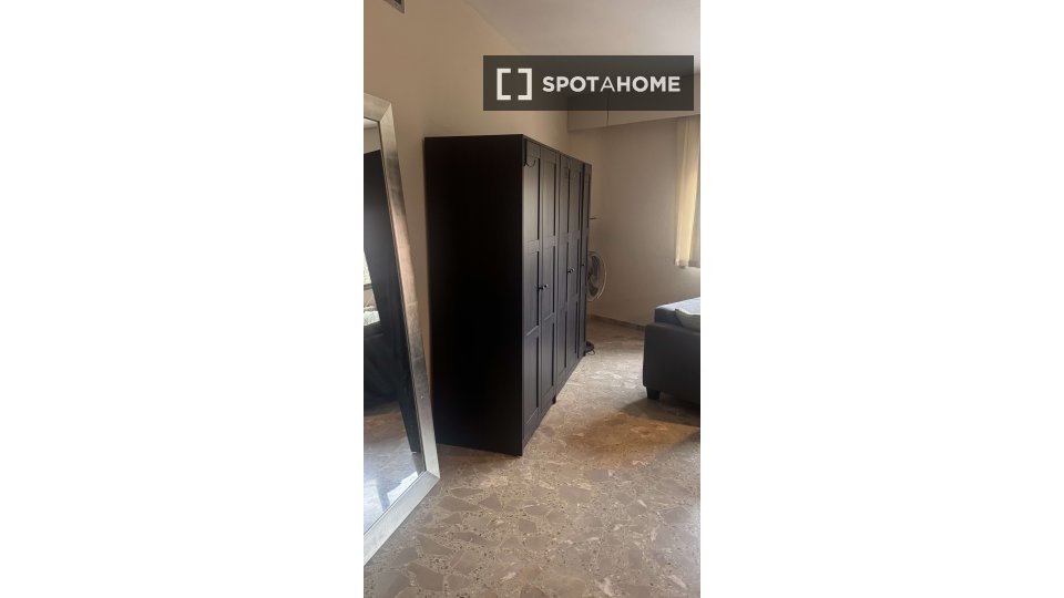 Double room Valencia, 5 beds, 150m² — photo 28