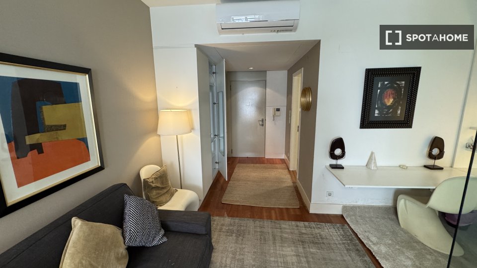 Apartment Lisbon, 1 bed — photo 1