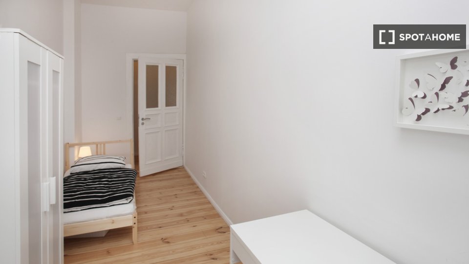Double room Berlin, 6 beds, 126m² — photo 13