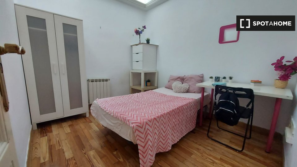 Double room Madrid, 7 beds, 180m² — photo 7
