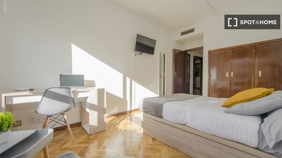 Double room Madrid, 9 beds, 220m² — photo 1