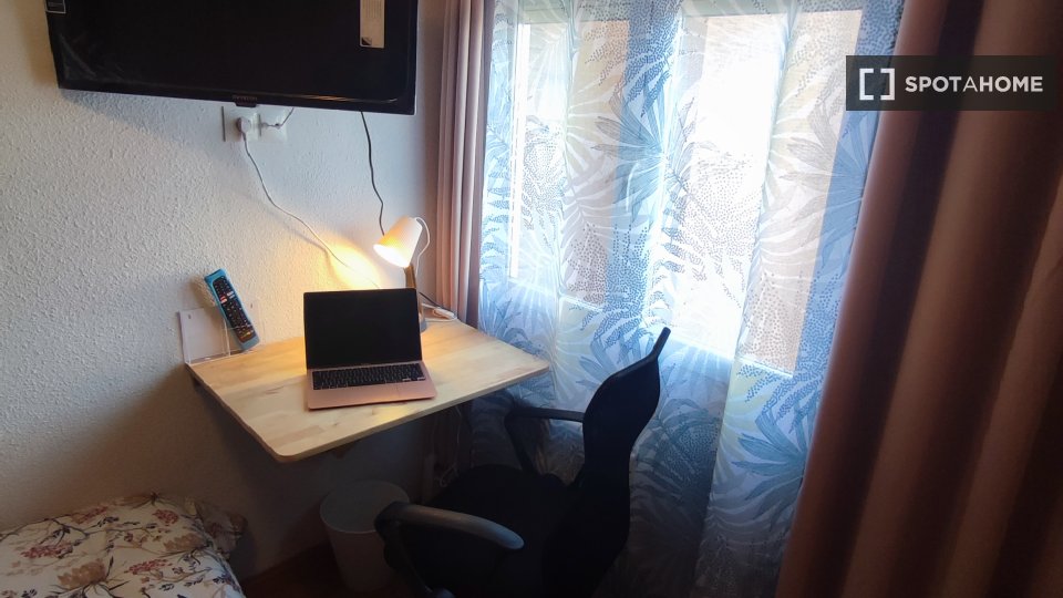 Double room Madrid, 5 beds, 110m² — photo 4